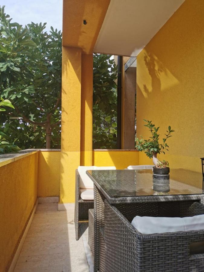 Apartment Dalmatini Tar-Vabriga Exteriör bild