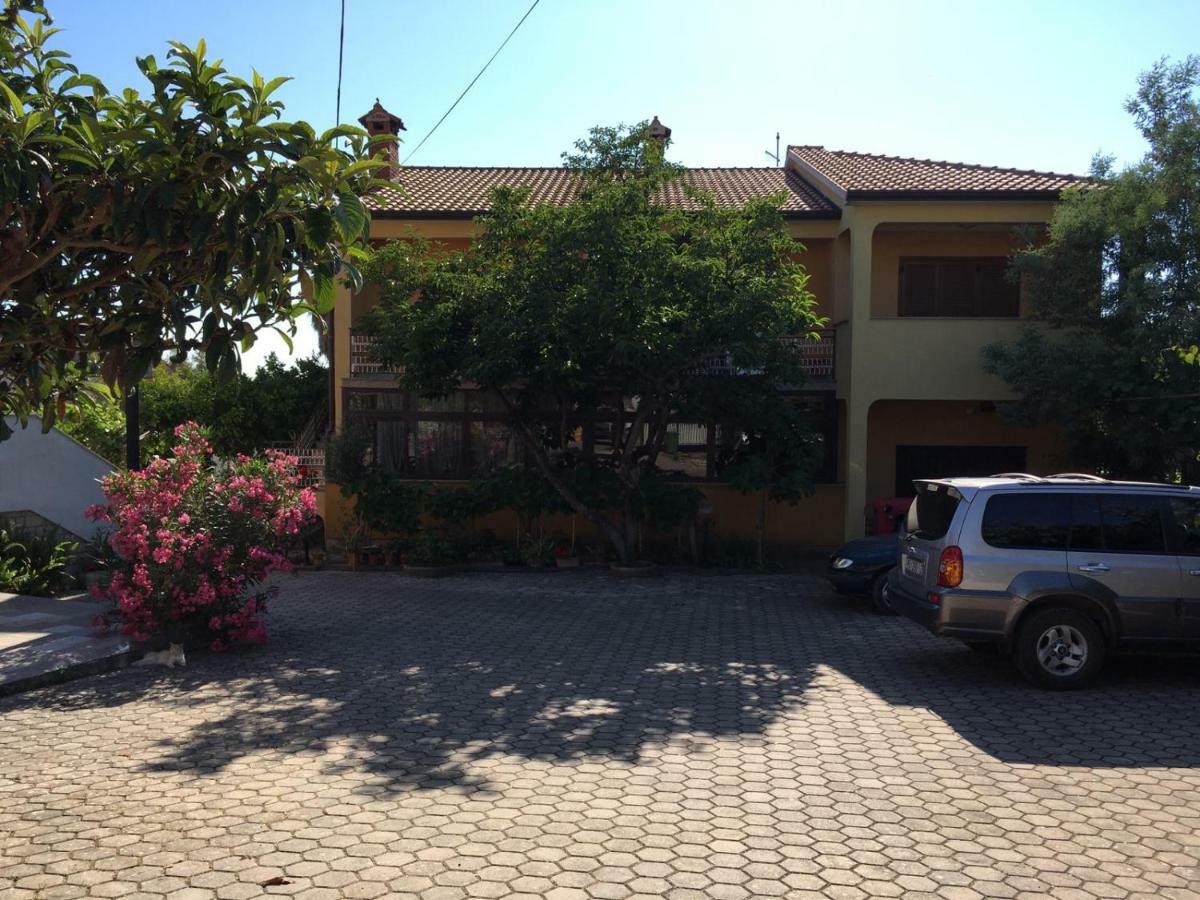 Apartment Dalmatini Tar-Vabriga Exteriör bild