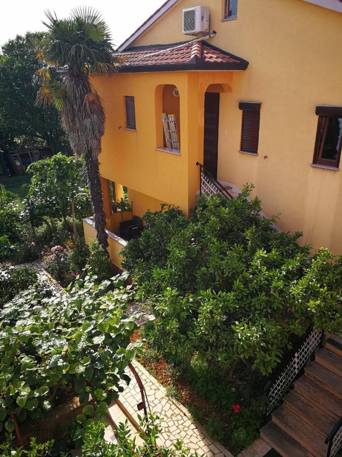 Apartment Dalmatini Tar-Vabriga Exteriör bild