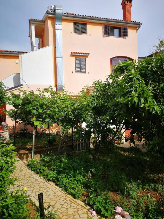 Apartment Dalmatini Tar-Vabriga Exteriör bild