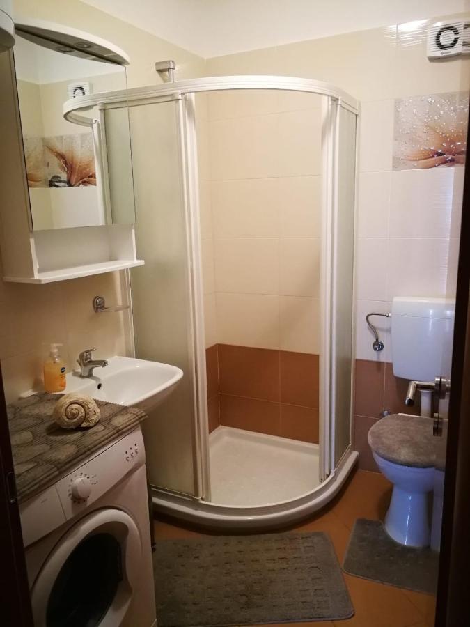 Apartment Dalmatini Tar-Vabriga Exteriör bild
