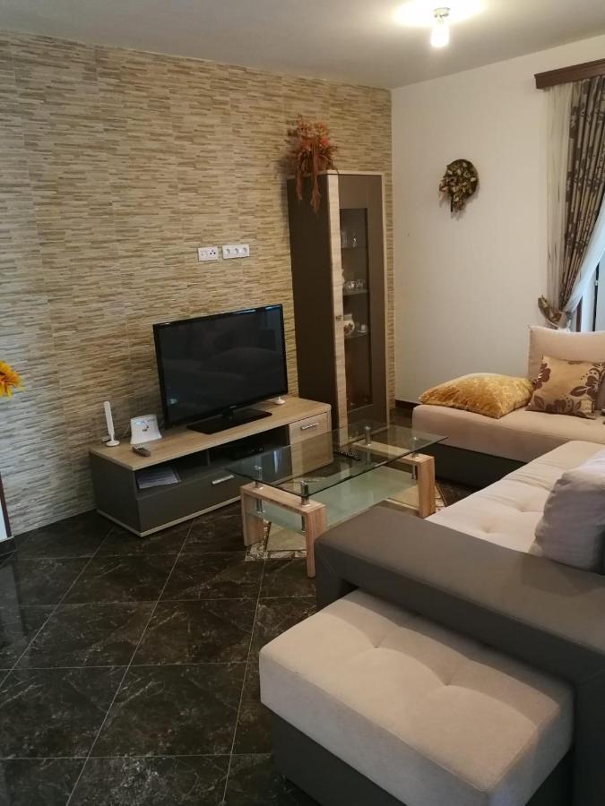 Apartment Dalmatini Tar-Vabriga Exteriör bild